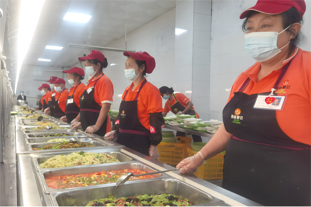 营养三餐 温馨陪同—— Cmp冠军餐饮集团中学项目部全力以赴包管新学期营养餐供应事情